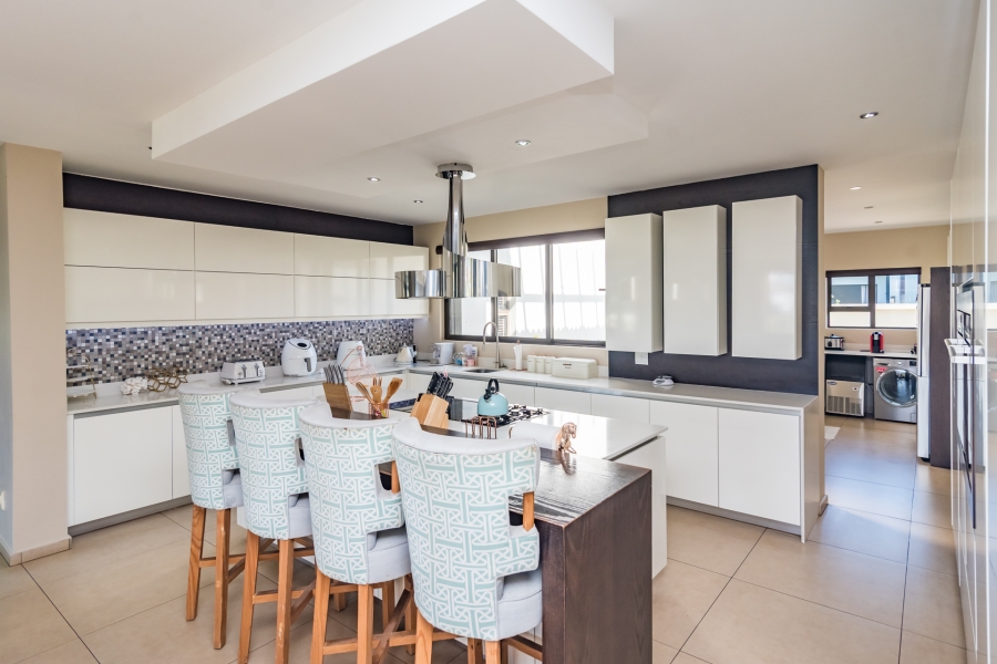 5 Bedroom Property for Sale in Hartebeesfontien AH North West